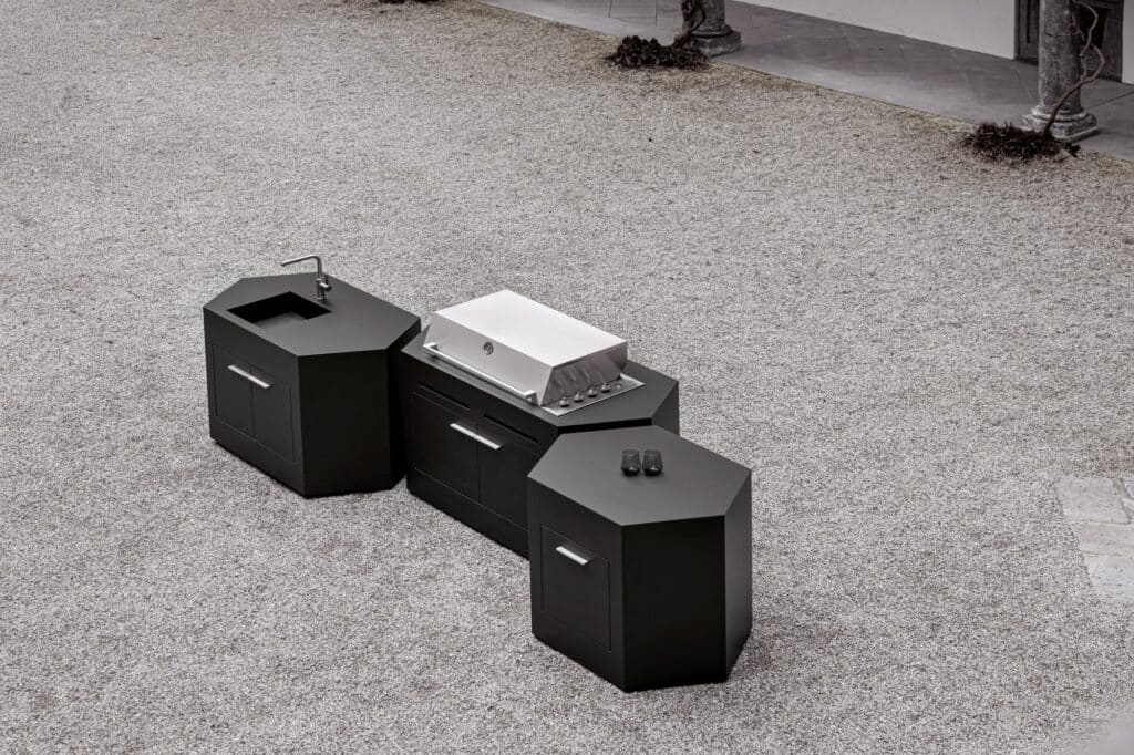 Seitliche Ansicht von oben der bee outdoor Outdoorküche