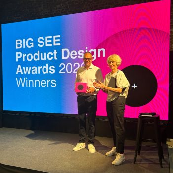 Georg Lehner bei der Überreichung des BIG SEE Product Design Award 2026 für bee outdoor