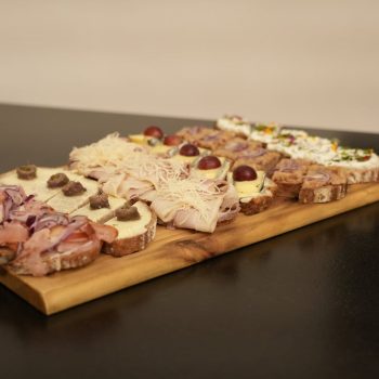 Eine Auswahl an Köstlichkeiten | Design und Wein 2023 - Lehner Raumkonzept