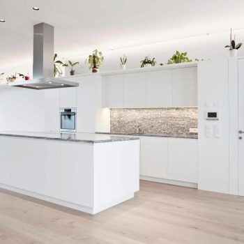 Weiße offene Küche | Projekt LA - Lehner Raumkonzept
