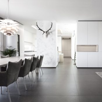 Offener Wohn-, Ess- und Kochbereich im Raum Wien