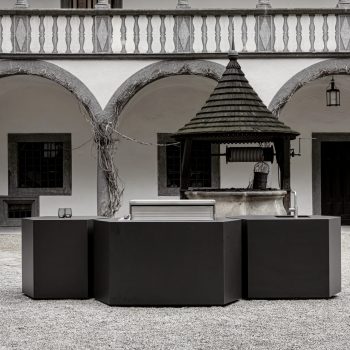 Frontansicht der bee outdoor Outdoorküche