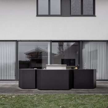 Edle Rückansicht der Outdoorküche bee outdoor