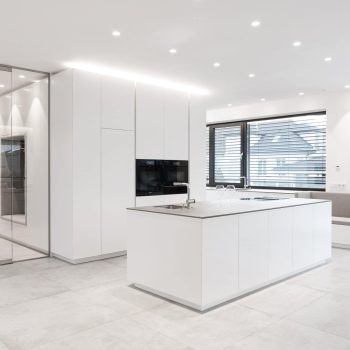 Exklusive Küche in weiß - Lehner Raumkonzept
