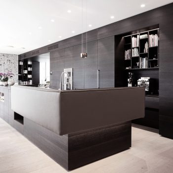 Exklusive Küche mit Kochinsel - Lehner Raumkonzept