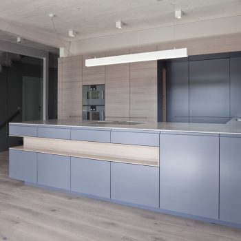 Offene Küche in skandinavischem Stil, Wohnhaus Österreich